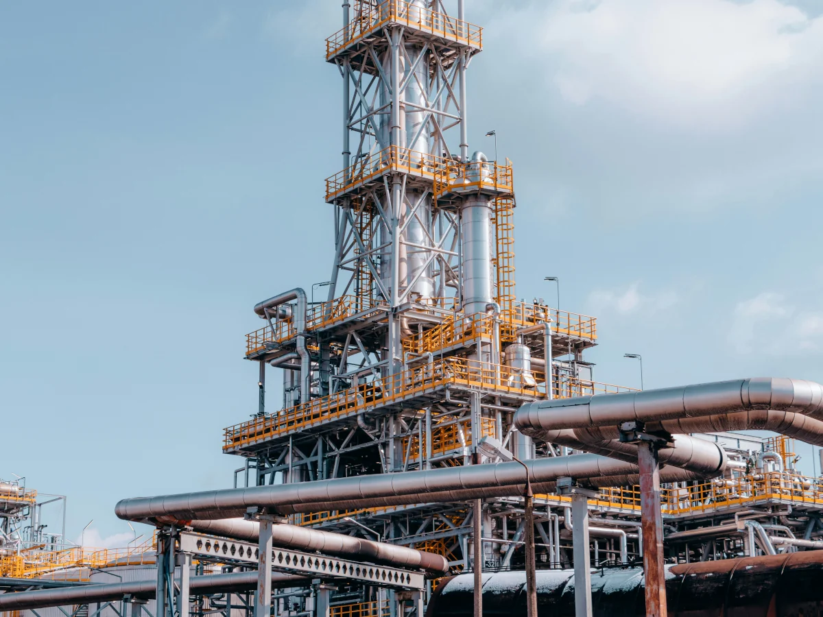 Downstream refinery columns, crude distillation units and process internals for Baretti refining applications